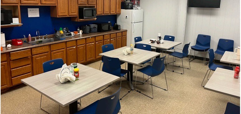 More Photos Of 411 E Jarvis Ave, Des Plaines Industrial For Sale