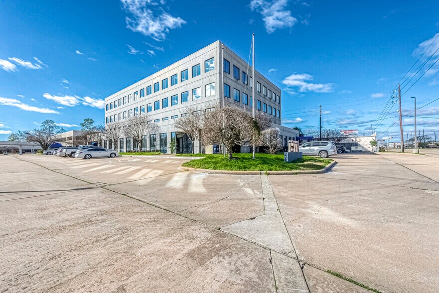 More Photos Of 13111 Westheimer Rd, Houston Office For Sale