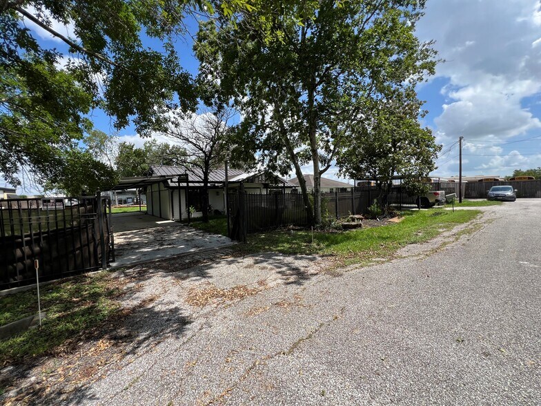 More Photos Of 2007 Us-90-alt, Missouri City Light Manufacturing For Sale