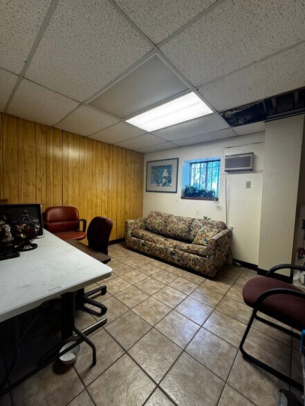 More Photos Of 300 Palm Dr, Corpus Christi Warehouse For Sale