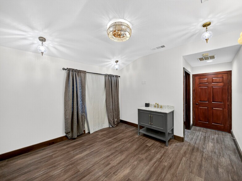 More Photos Of 612 N Third Street, Princeton Office For Sale