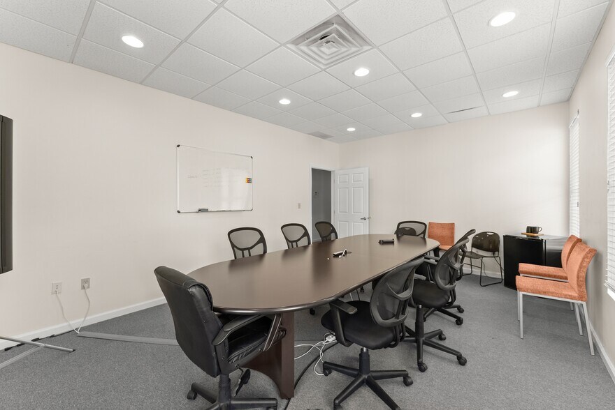 More Photos Of 950 Scales Rd, Suwanee Medical For Lease