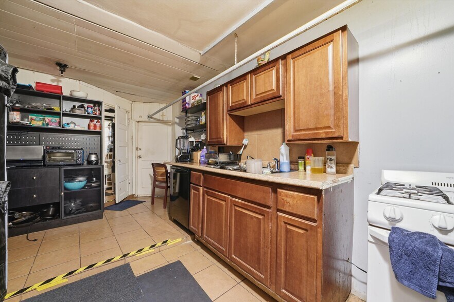 More Photos Of 3136 W Logan Blvd, Chicago Multifamily For Sale