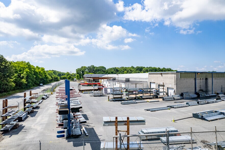 More Photos Of 8203 Fischer Rd, Dundalk Warehouse For Lease