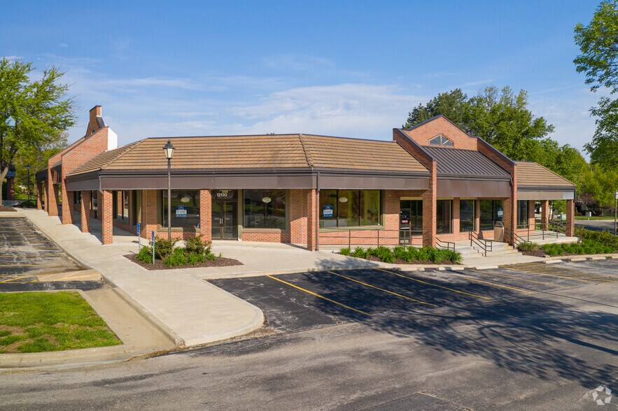 More Photos Of 12122-12136 State Line Rd, Leawood Freestanding For Lease