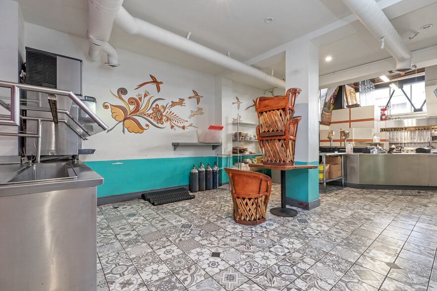 More Photos Of 525-527 Commercial St, San Francisco Restaurant For Lease