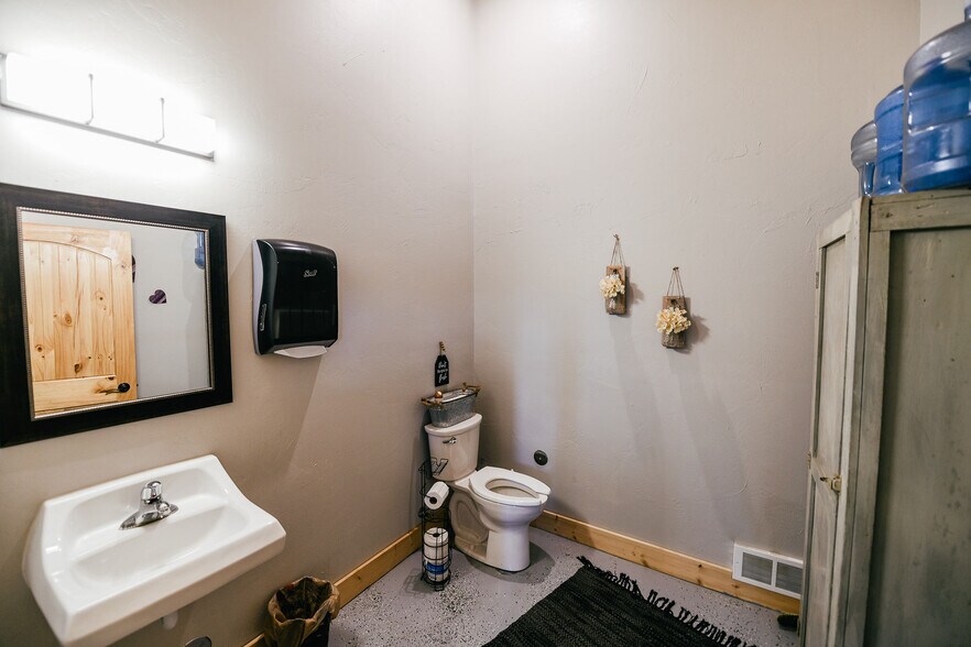 More Photos Of 40 Taylor dr, Dillon Industrial For Sale