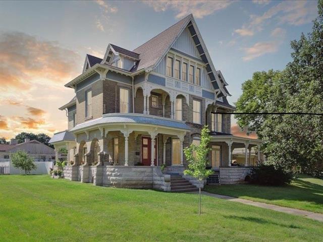 More Photos Of 220 Saint Lawrence Ave, Janesville Storefront Retail Residential For Sale