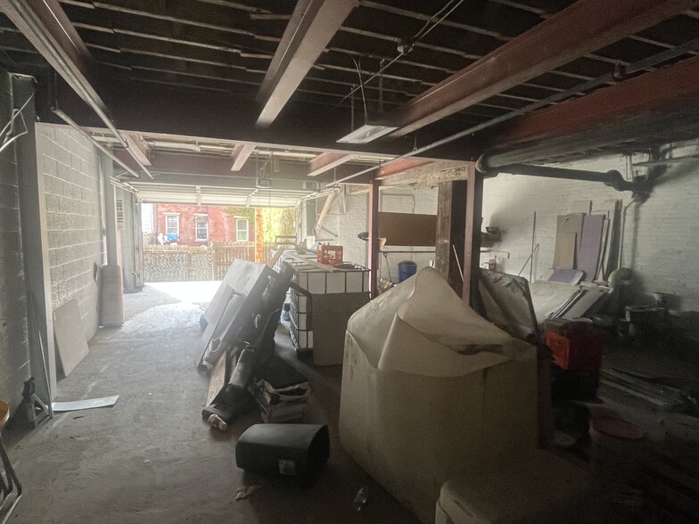More Photos Of 918 Rickenbach St, Pittsburgh Distribution For Lease