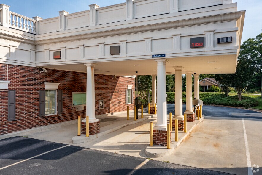 More Photos Of 3165 Maysville Rd, Commerce Bank For Sale