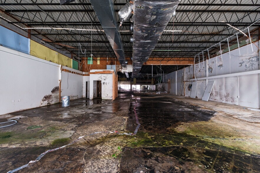 More Photos Of 322 W Main St, Waynesboro General Retail For Sale