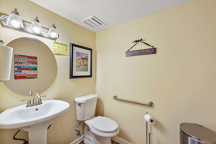 More Photos Of 609 W Montrose St, Clermont Office For Sale