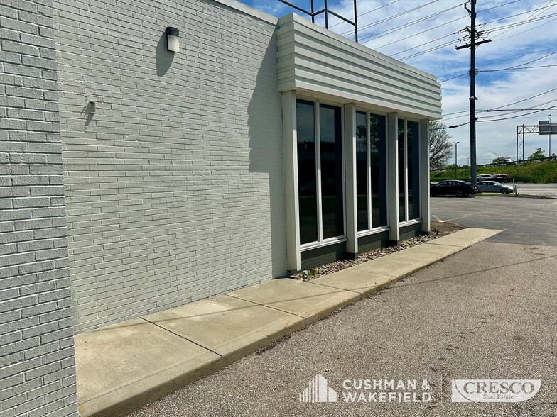 More Photos Of 24455 Aurora Rd, Bedford Heights Warehouse For Lease
