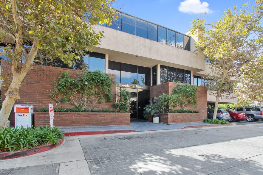 More Photos Of 2107 N Broadway, Santa Ana Loft Creative Space For Sale