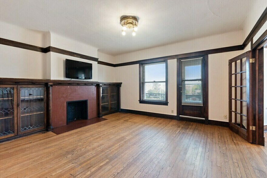 More Photos Of 2335 W Wisconsin Ave, Milwaukee Apartments For Sale