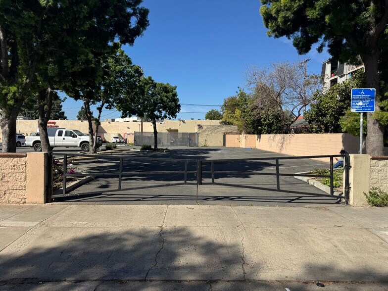 More Photos Of 1315 N Main St, Santa Ana Freestanding For Lease