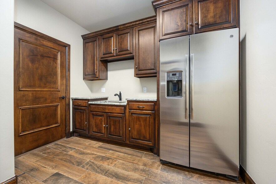 More Photos Of 2616 Covell Village Dr, Edmond Medical For Lease