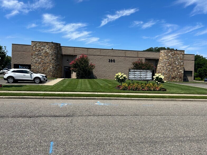 More Photos Of 390 Knickerbocker Ave, Bohemia Warehouse For Lease