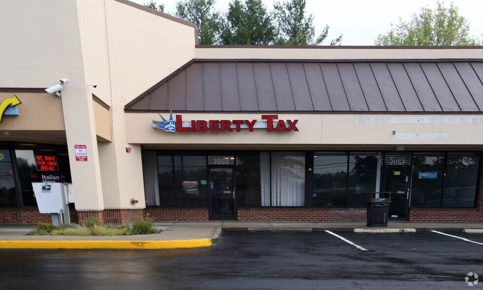 More Photos Of 7049-7099 Allentown Rd, Temple Hills Freestanding For Lease
