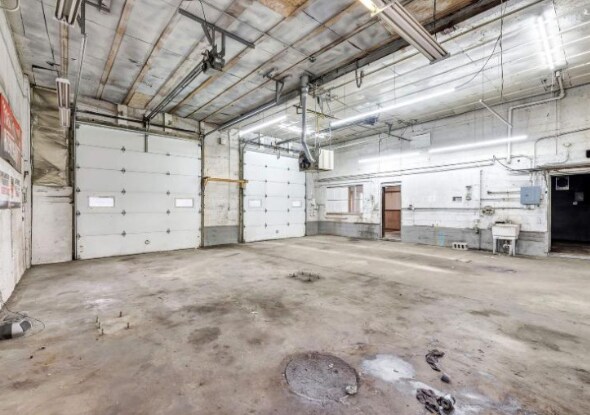 More Photos Of 2584 Bay Settlement Rd, Green Bay Auto Repair For Sale