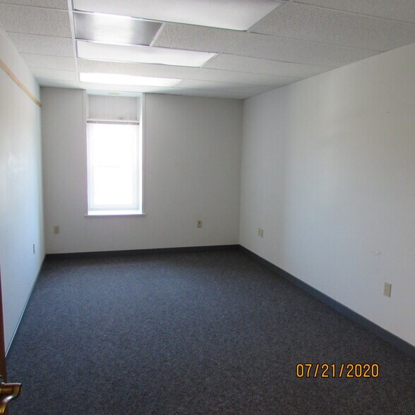 More Photos Of 457 Diller Ave, New Holland Warehouse For Lease