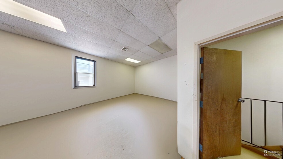 More Photos Of 725 Housatonic Ave, Bridgeport Light Distribution For Sale