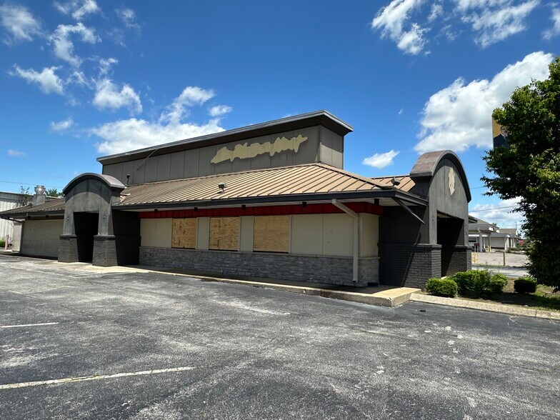More Photos Of 2417 N Memorial Pky, Huntsville Restaurant For Lease