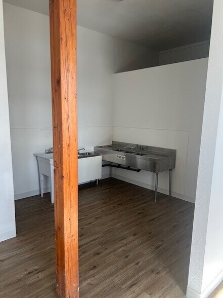 More Photos Of 63281 WA-14, Underwood Flex For Lease