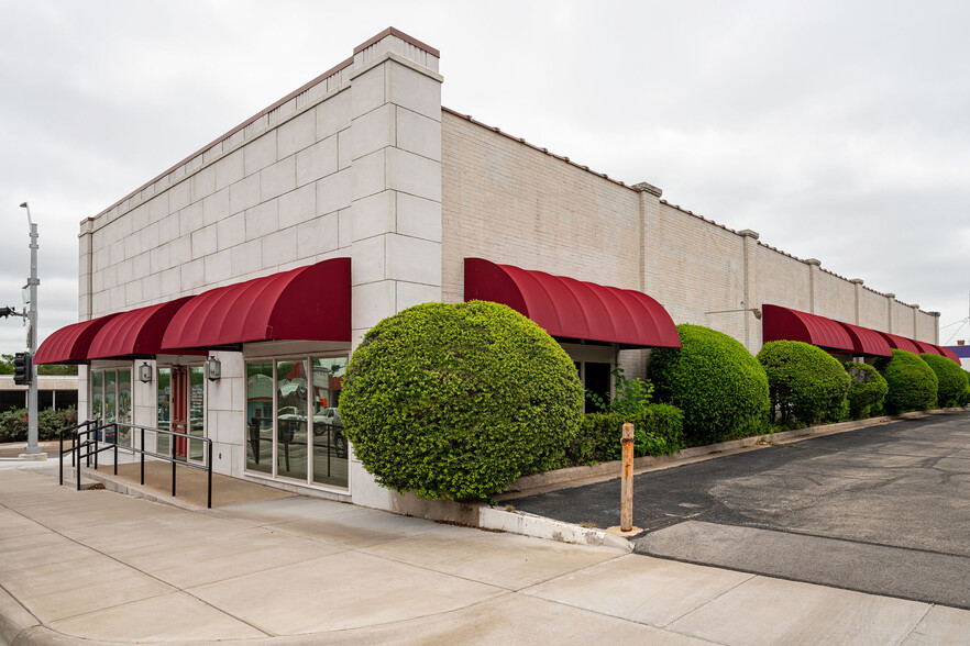 Primary Photo Of 218 N Elm St, Denton Office For Lease