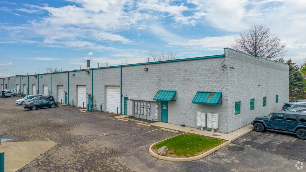 More Photos Of 2402-2426 Advanced Business Center Dr, Columbus Warehouse For Lease