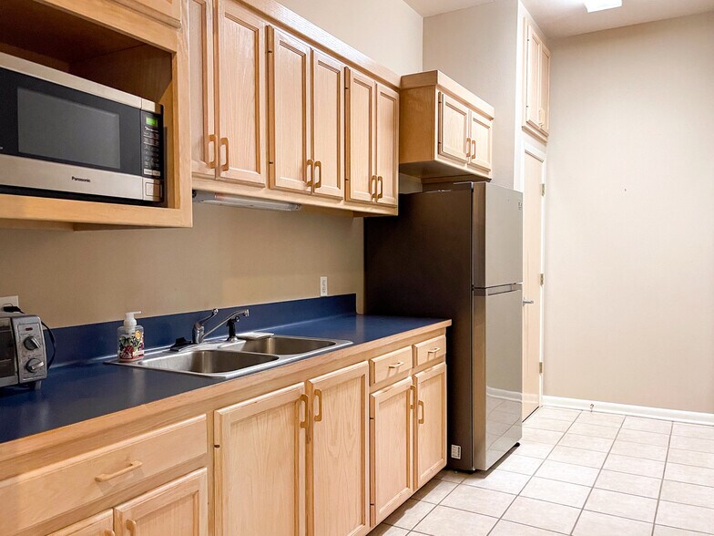 More Photos Of 10527 Kentshire Ct, Baton Rouge Office For Lease