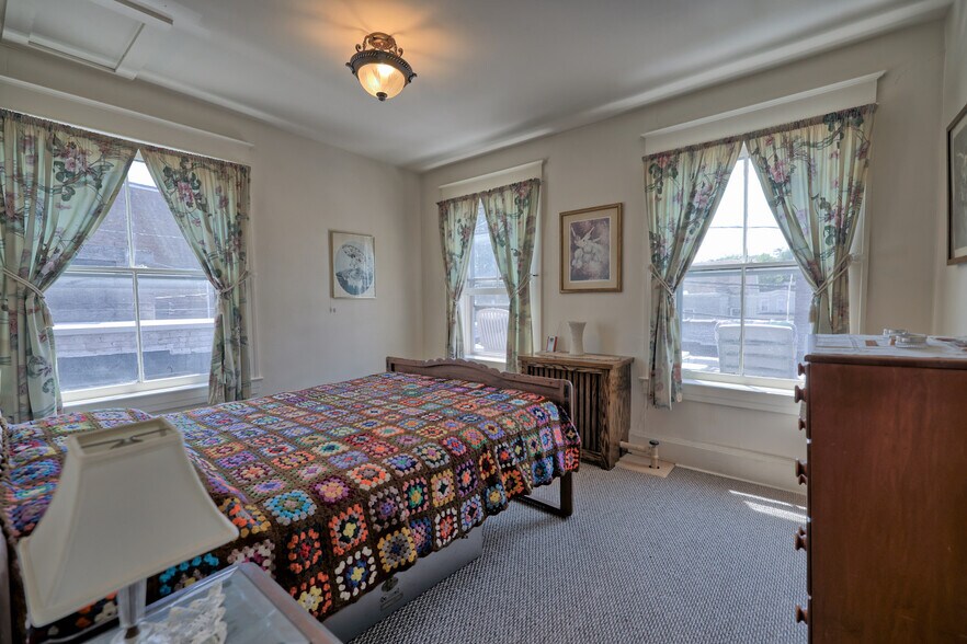 More Photos Of 511 Warren St, Hudson Storefront Retail Residential For Sale