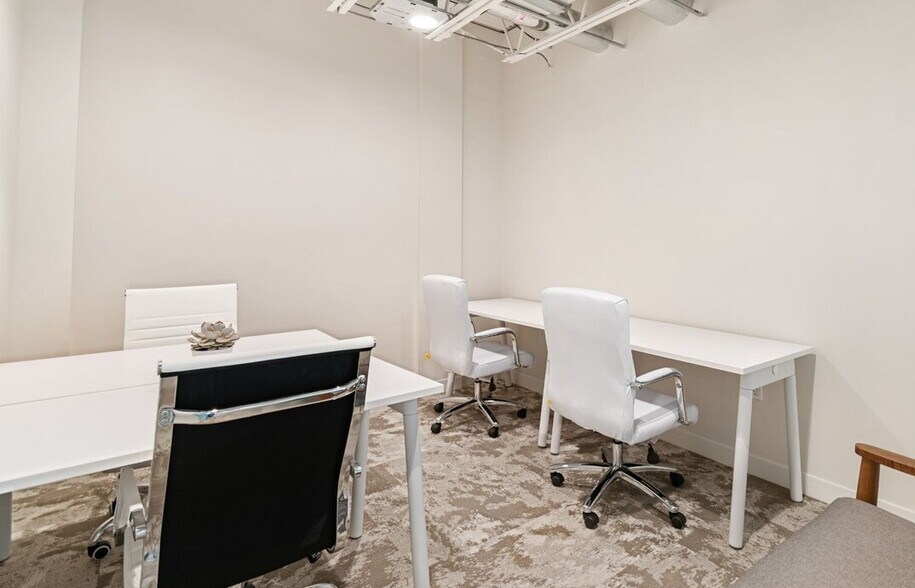 More Photos Of 820 W 41st St, Miami Beach Coworking Space