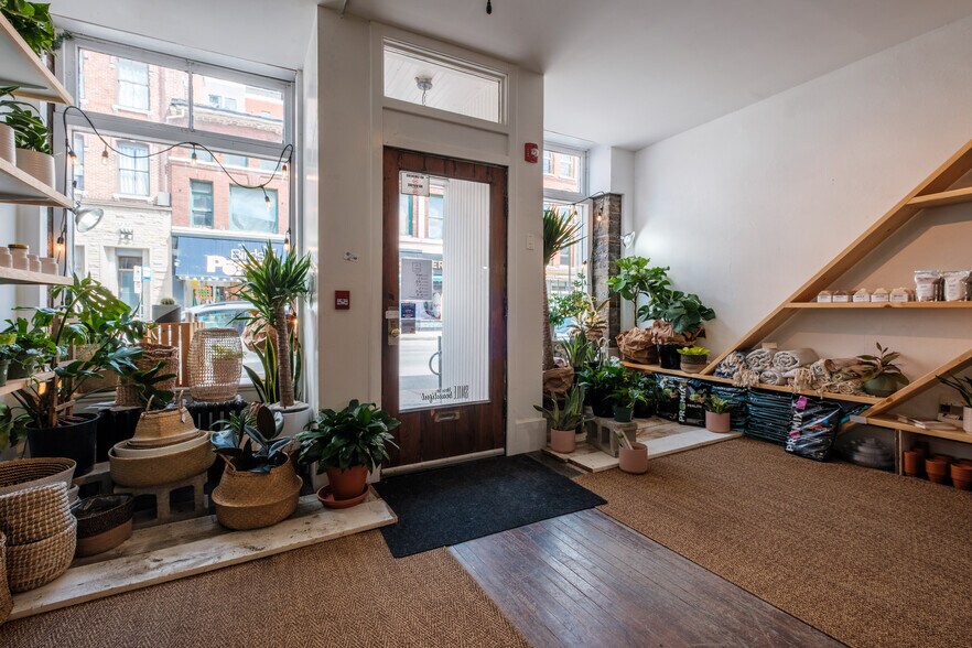 More Photos Of 155-159 Wellington St, Kingston Storefront Retail Residential For Lease