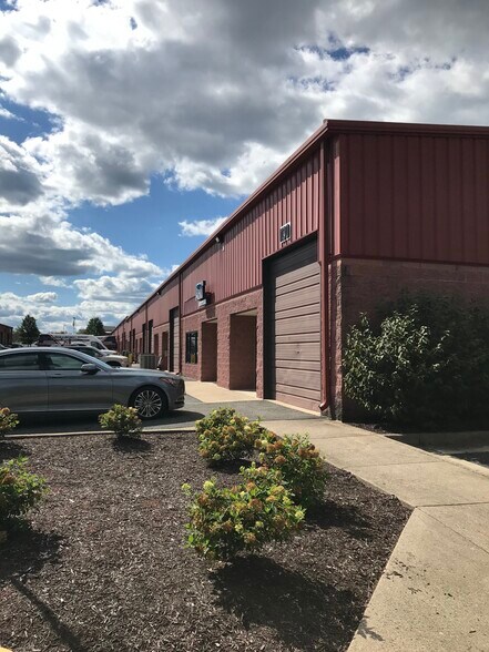 More Photos Of 1130 International Pky, Fredericksburg Warehouse For Lease