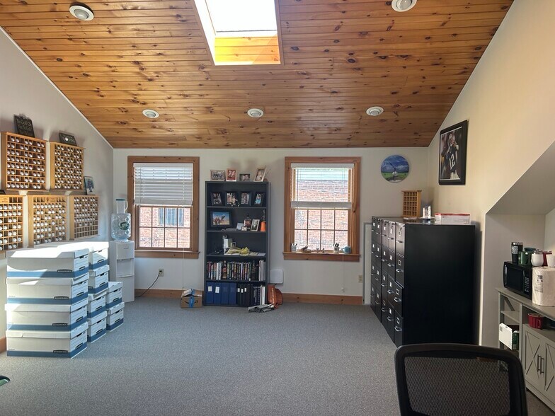 More Photos Of 7 Water St, Amesbury Loft Creative Space For Lease