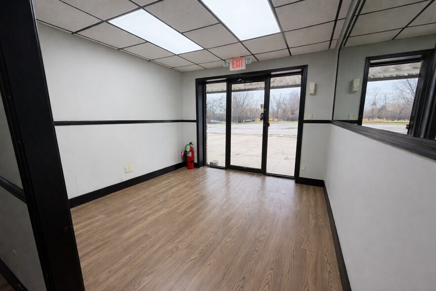 More Photos Of 1302 Jackson St, Fort Smith Industrial For Lease