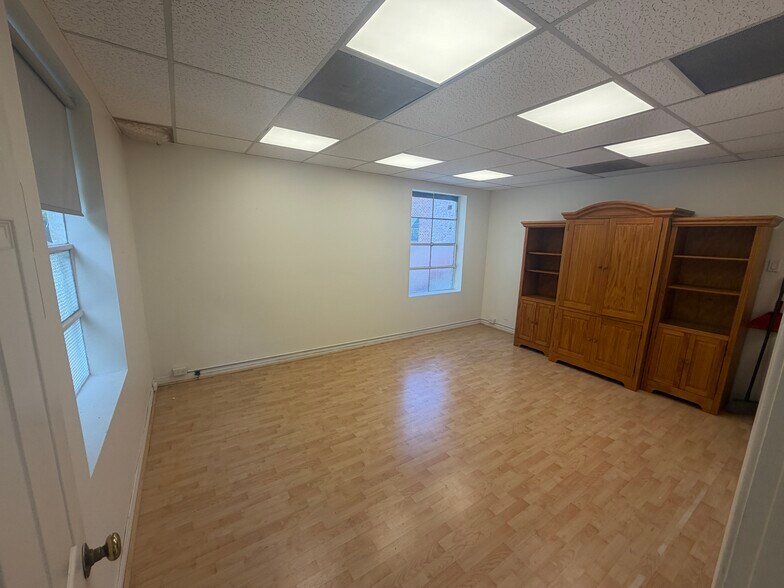 More Photos Of 337 S Beverly Dr, Beverly Hills Office For Lease
