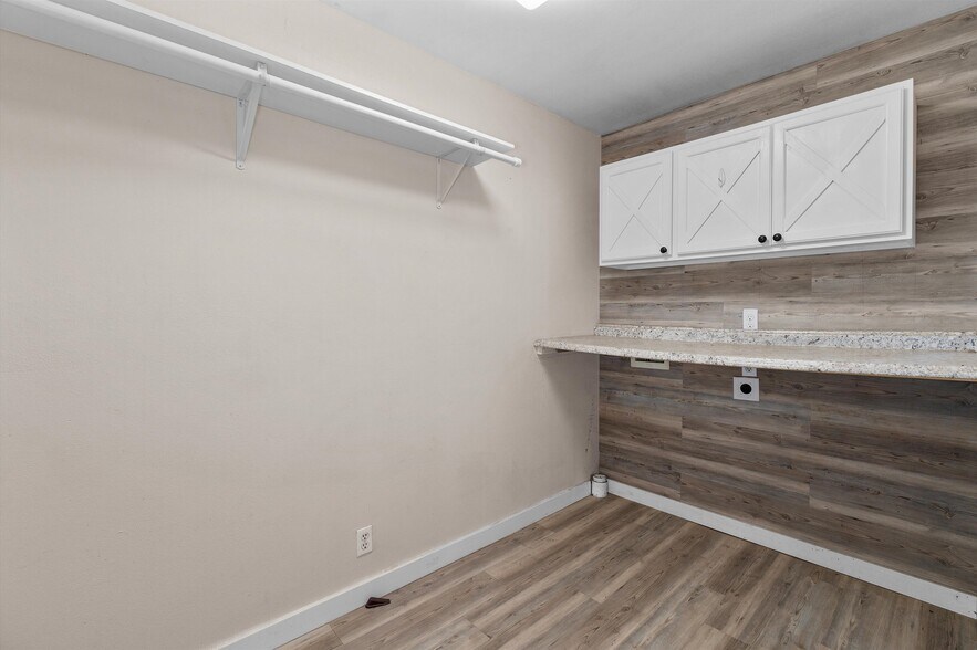 More Photos Of 605 E Broadway St, Jefferson General Retail For Sale