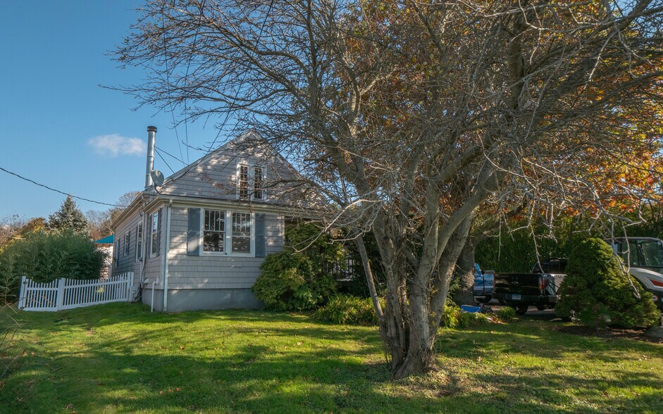 More Photos Of 999 Aquidneck Ave, Middletown Flex For Sale