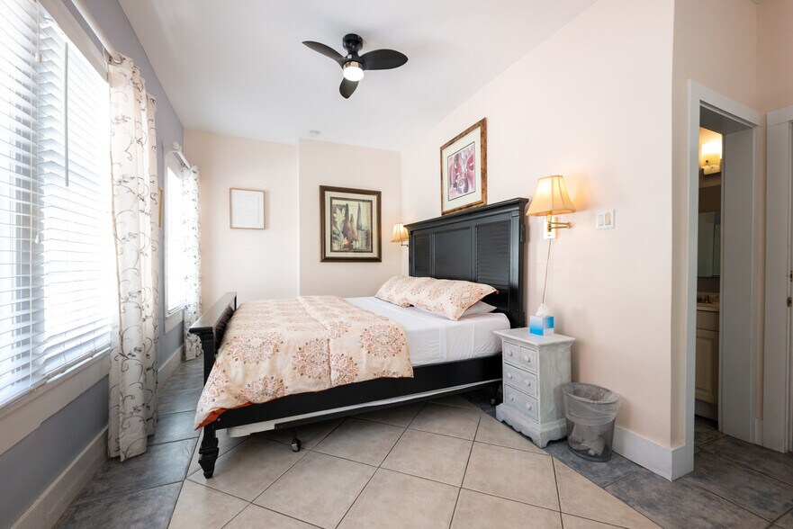 More Photos Of 412 Frances St, Key West Hotel For Sale