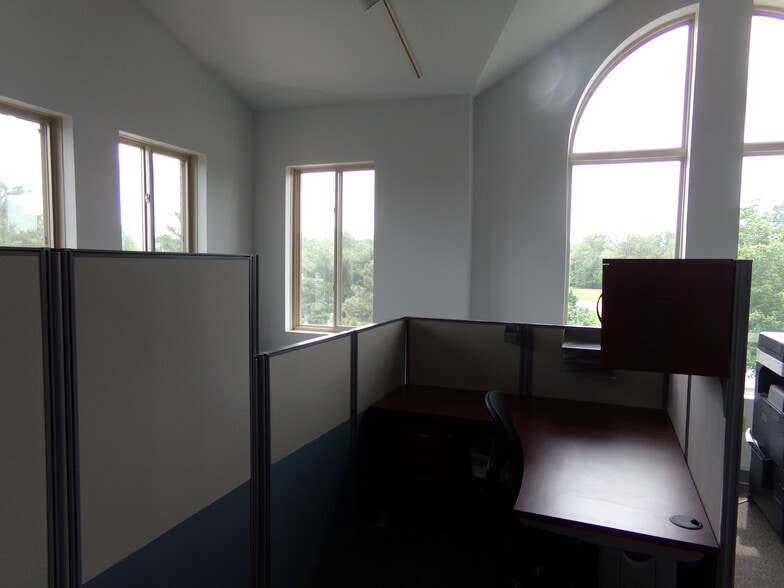 More Photos Of 22648 Glenn Dr, Sterling Office For Sale