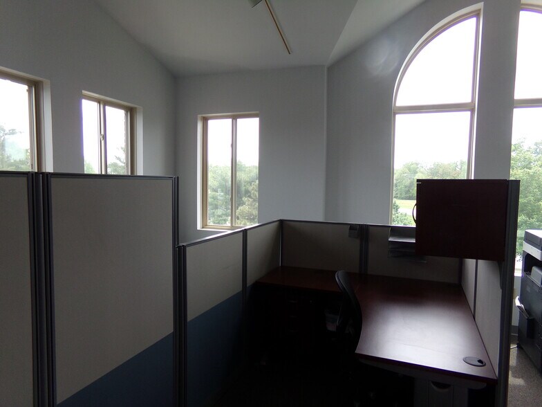 More Photos Of 22648 Glenn Dr, Sterling Office For Sale