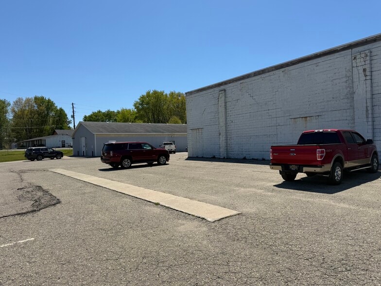 More Photos Of 380 73rd ½ Street, South Haven Manufacturing For Sale