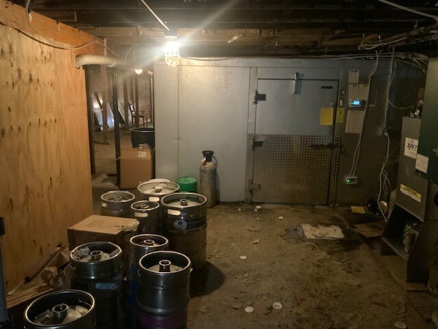 More Photos Of 1323 O St, Lincoln Bar For Lease