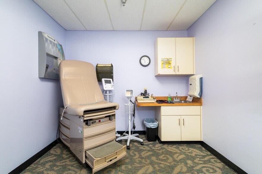 More Photos Of 3045 Pennsylvania Ave, Weirton Medical For Sale