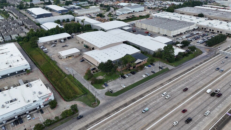 More Photos Of 1585 W Sam Houston Pky N, Houston Showroom For Lease