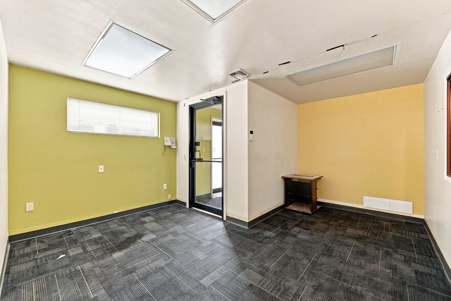 More Photos Of 2417 E Carson St, Pittsburgh Office For Sale