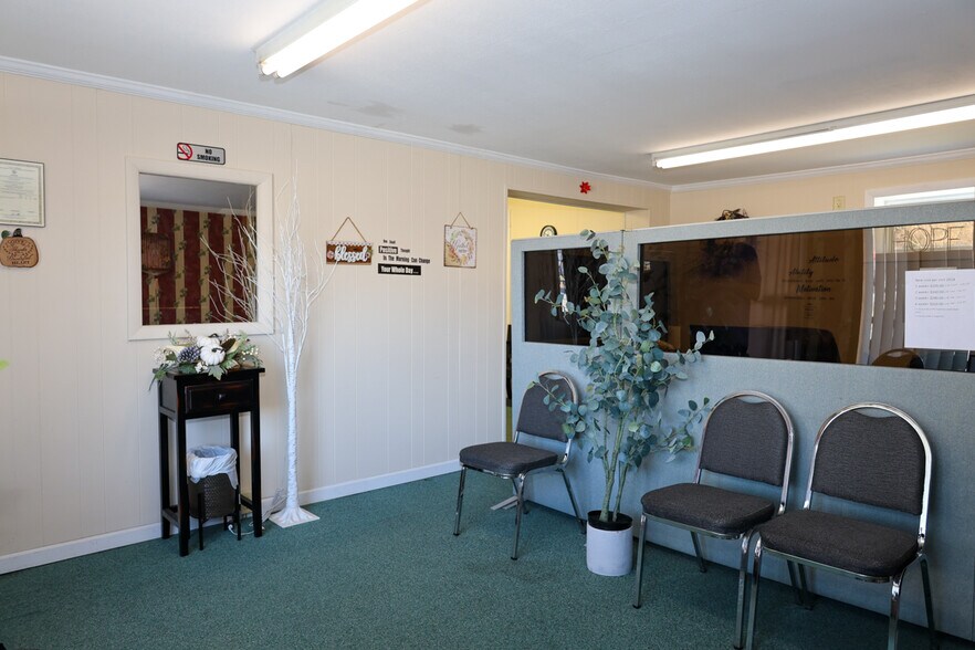 More Photos Of 1616 Blountville Blvd, Blountville Office Residential For Lease