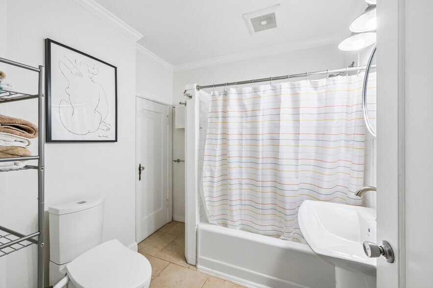 More Photos Of 11020 N Moore Ave, Portland Flex For Sale